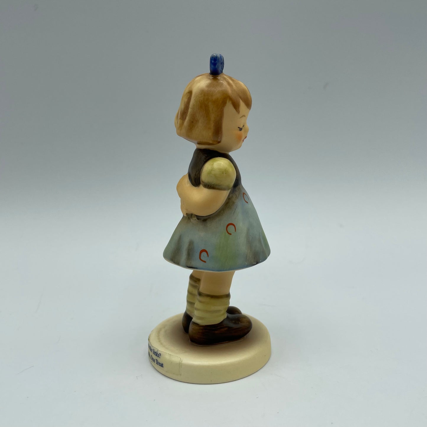 Goebel M.J. Hummel Club Figurine "Two Hands, One Treat" 1988