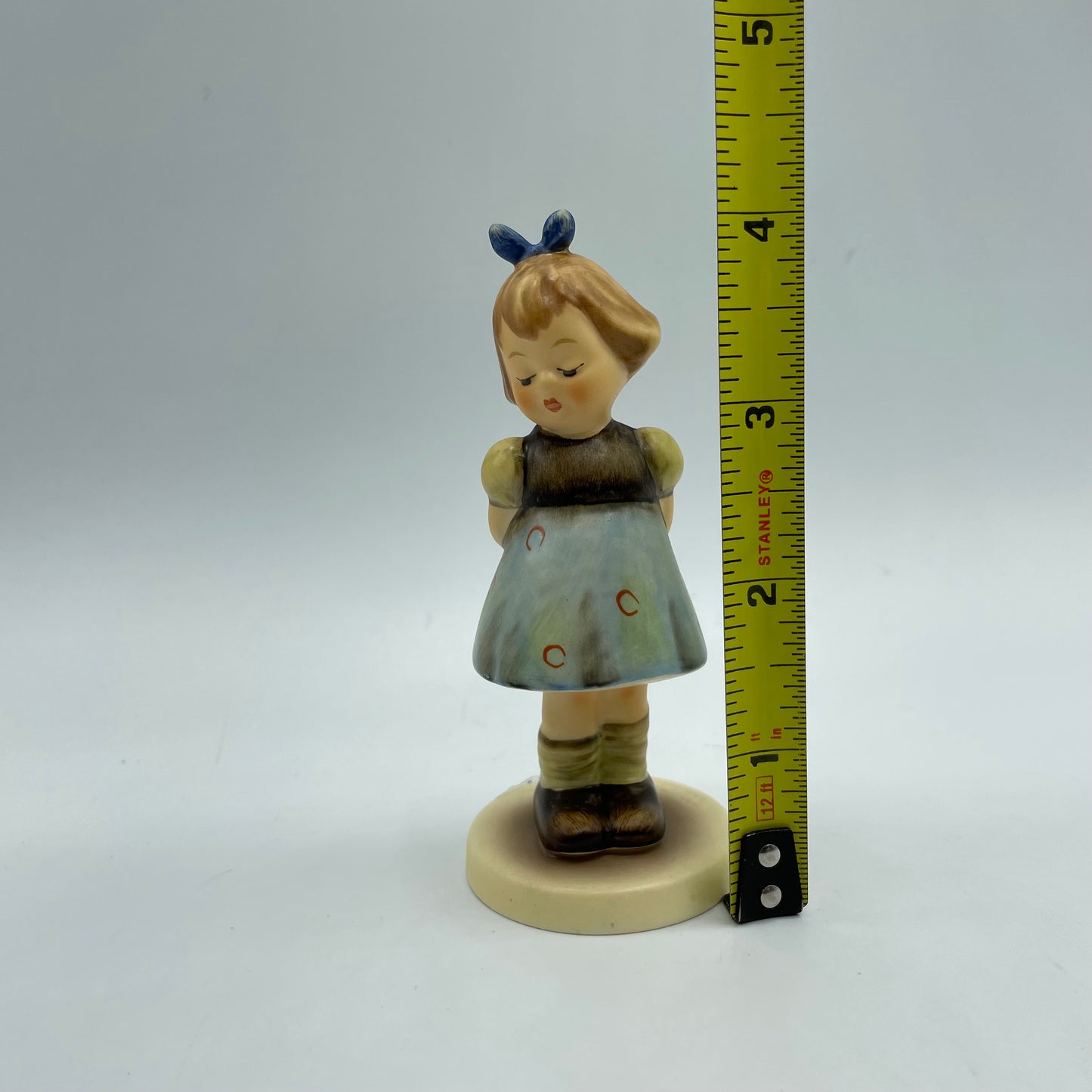 Goebel M.J. Hummel Club Figurine "Two Hands, One Treat" 1988