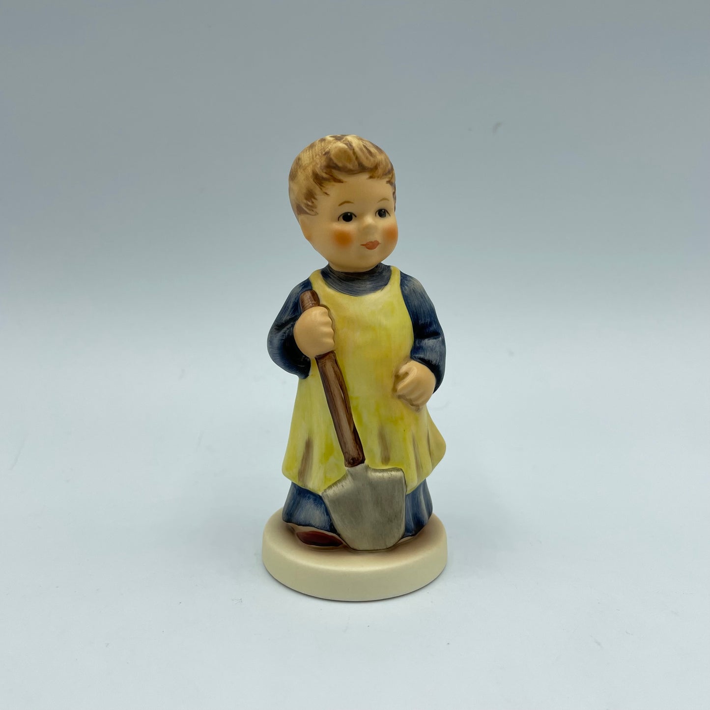 Goebel M.J. Hummel Club Figurine "Garden Treasures" 1998/99
