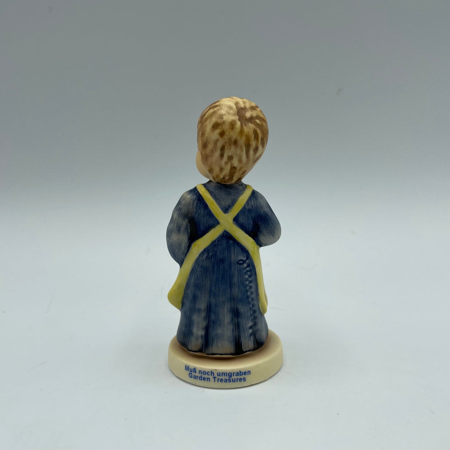 Goebel M.J. Hummel Club Figurine "Garden Treasures" 1998/99
