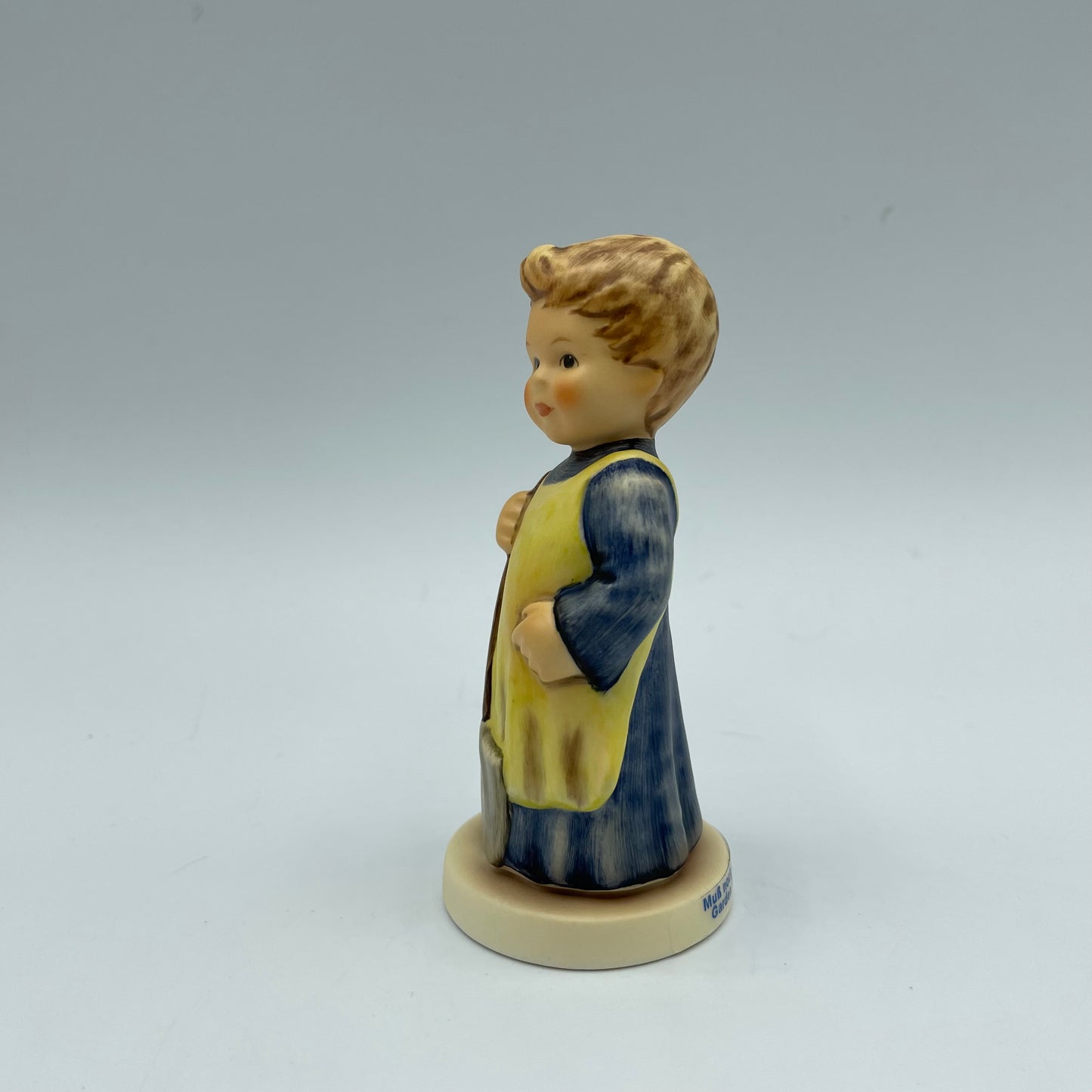 Goebel M.J. Hummel Club Figurine "Garden Treasures" 1998/99