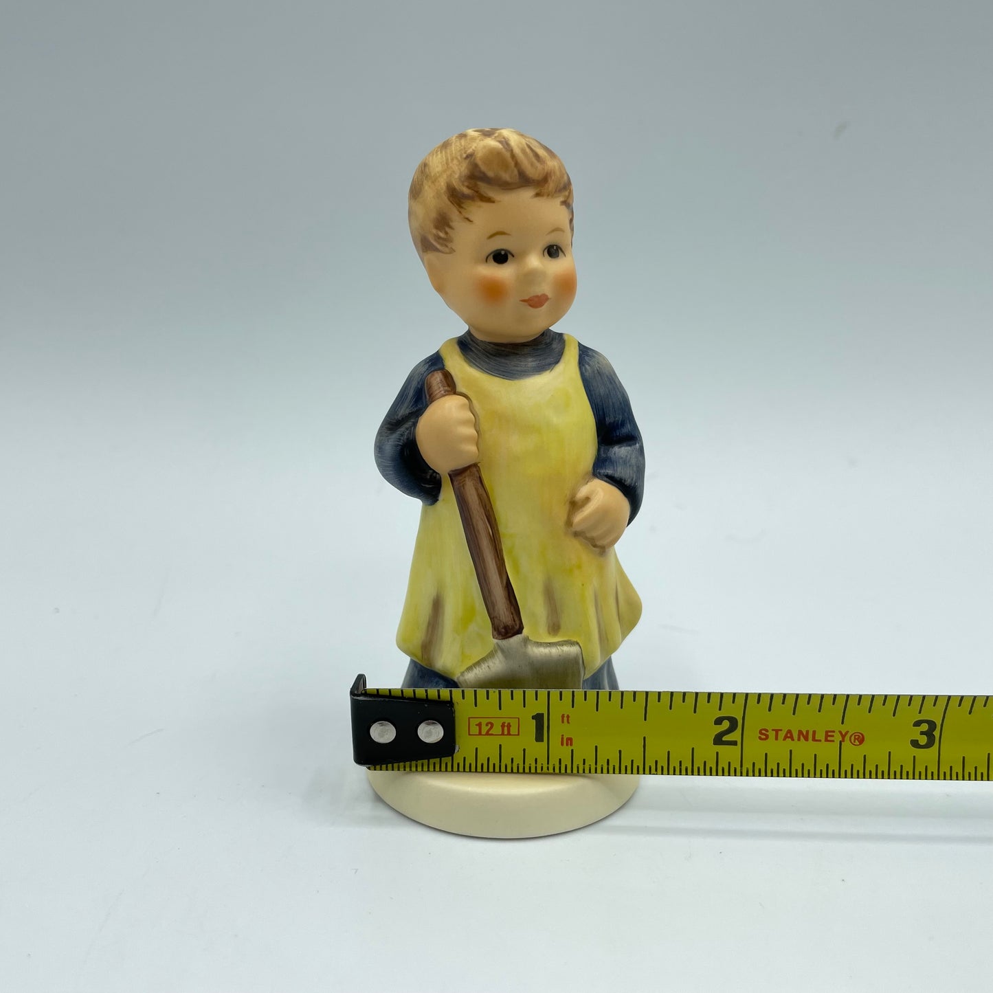 Goebel M.J. Hummel Club Figurine "Garden Treasures" 1998/99