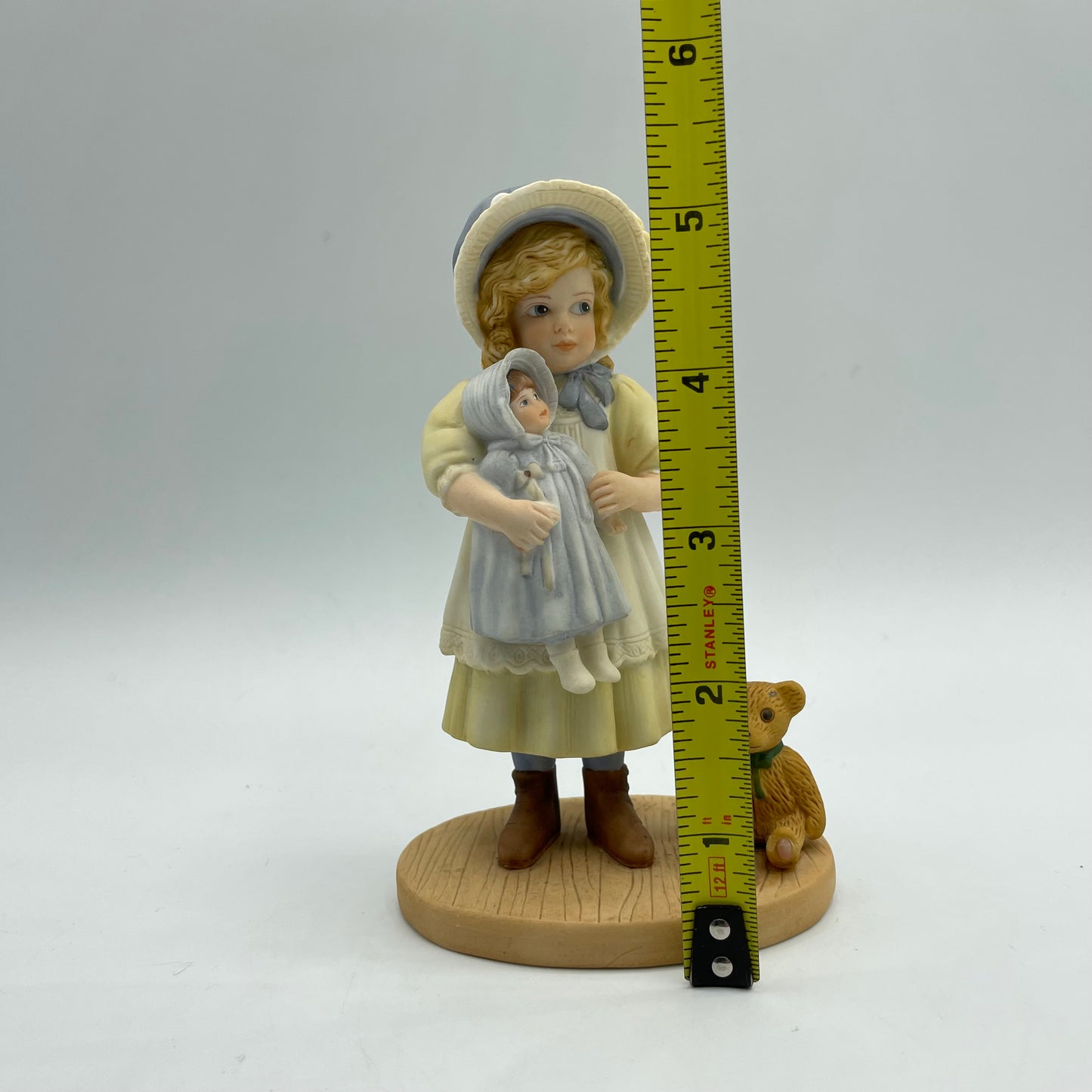 Jan Hagara "Peggy Sue" Porcelain Collectors Club Figurine # C22323