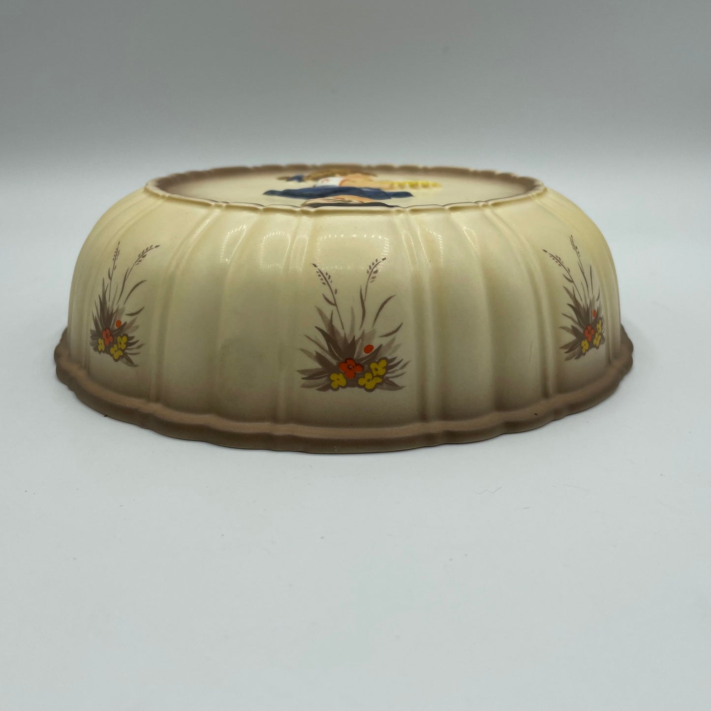 Goebel M.J.Hummel "Sweet As Can Be" Kitchen Baking Mold Round