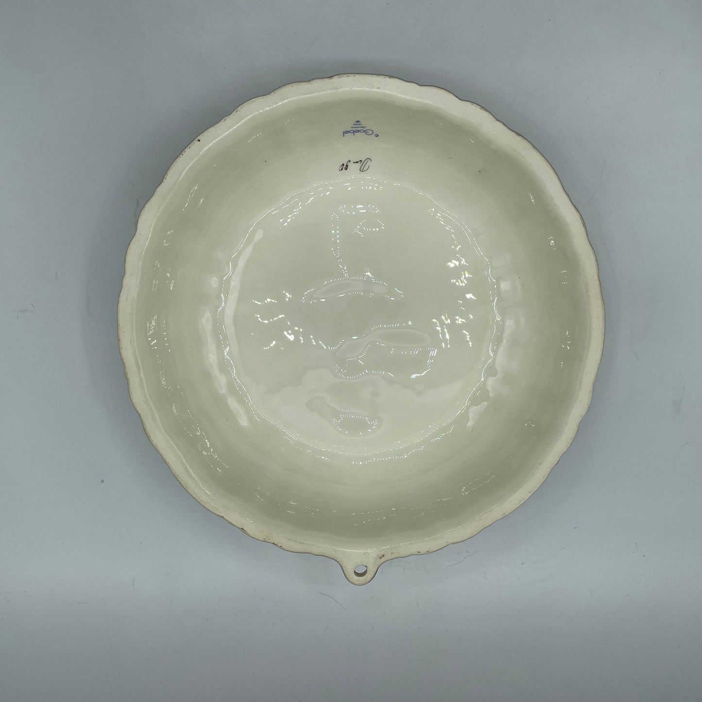 Goebel M.J.Hummel "Sweet As Can Be" Kitchen Baking Mold Round