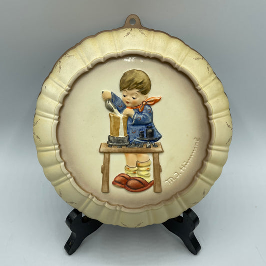 Goebel M.J.Hummel "A Fair Measure" Kitchen Baking Mold Round