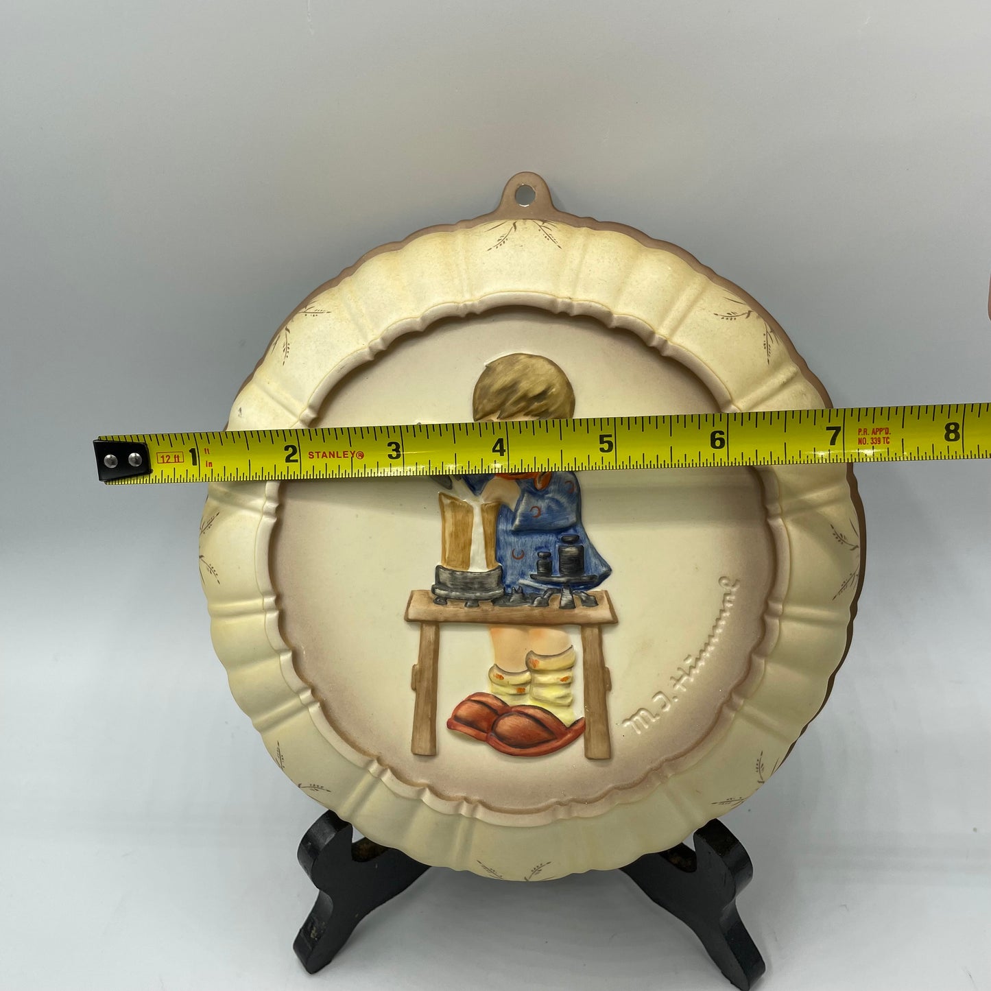 Goebel M.J.Hummel "A Fair Measure" Kitchen Baking Mold Round