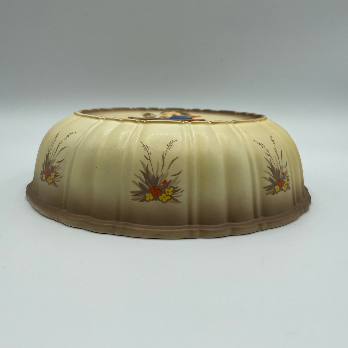 Goebel M.J.Hummel "A Fair Measure" Kitchen Baking Mold Round