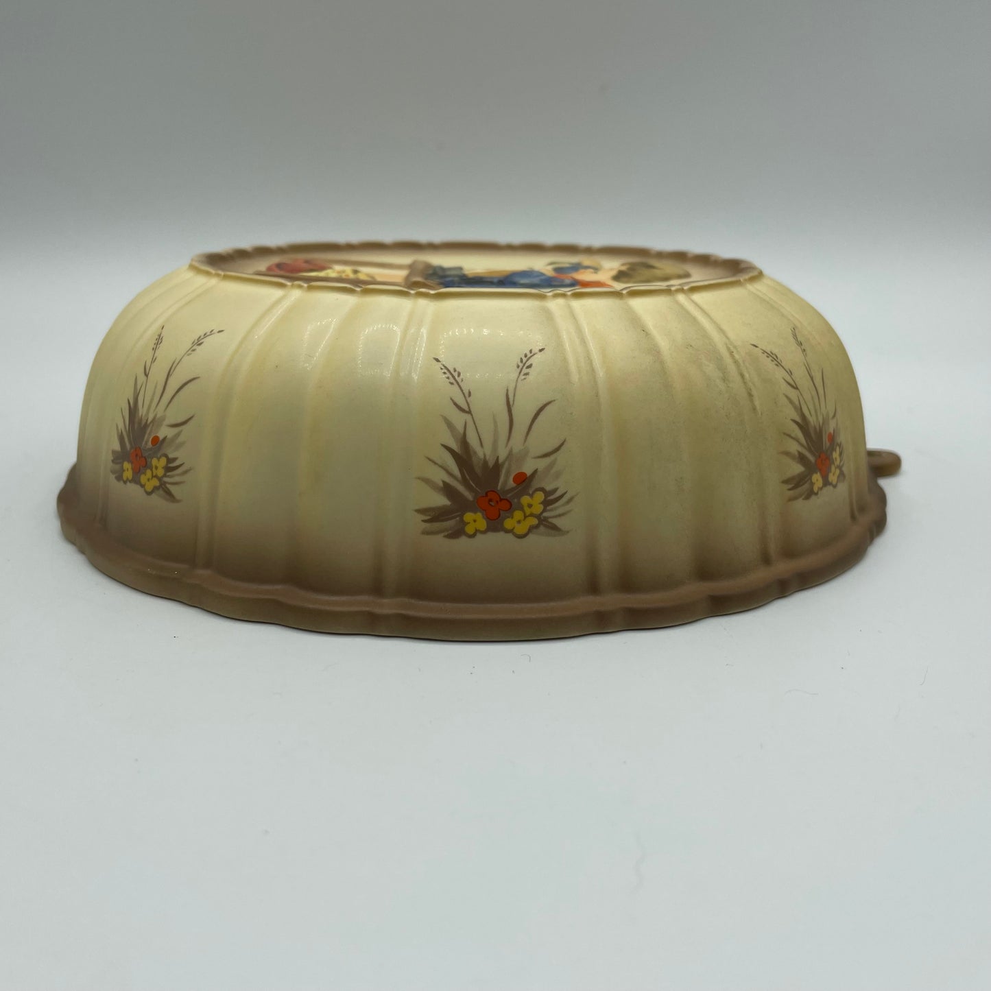 Goebel M.J.Hummel "A Fair Measure" Kitchen Baking Mold Round