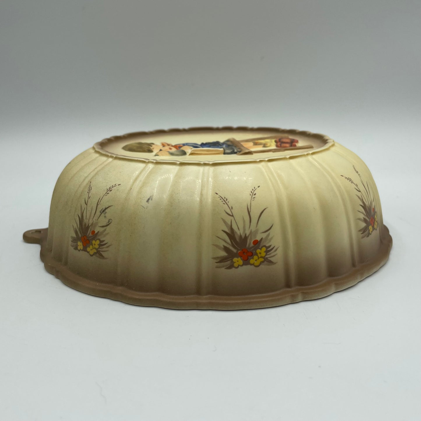 Goebel M.J.Hummel "A Fair Measure" Kitchen Baking Mold Round