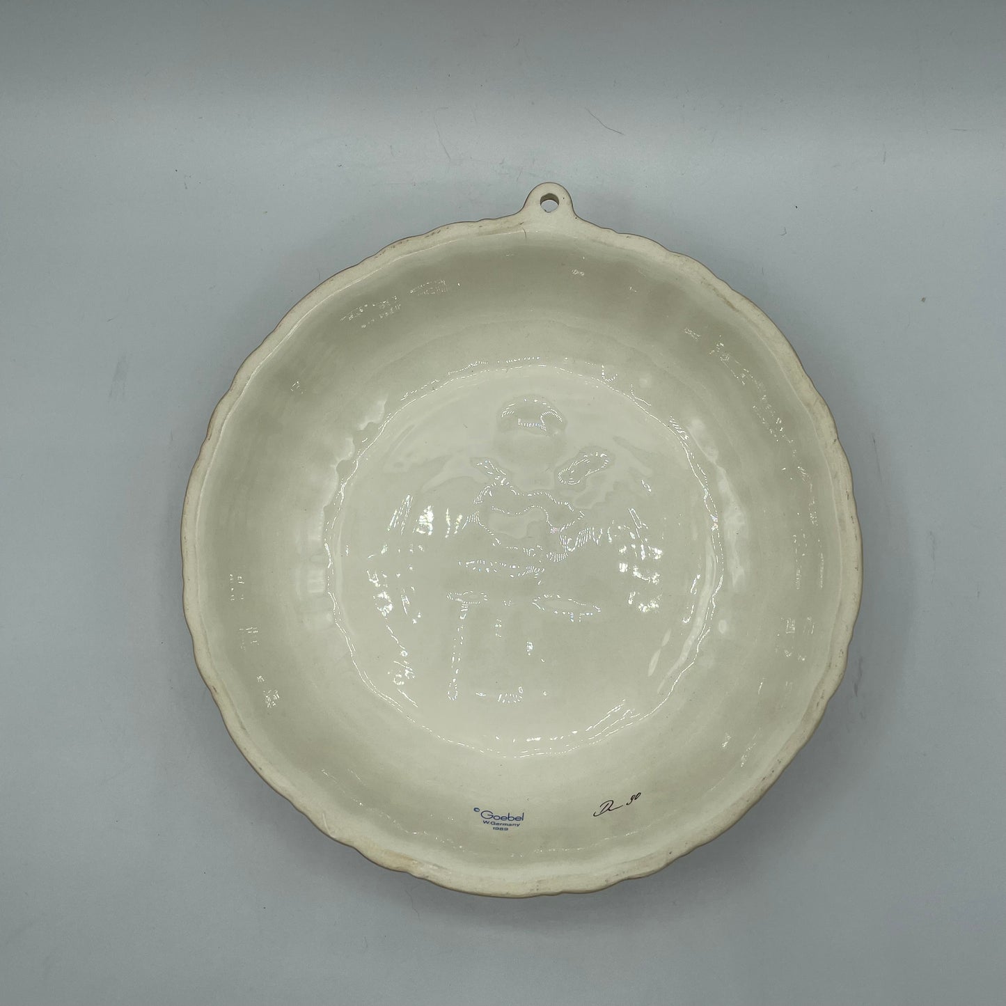 Goebel M.J.Hummel "A Fair Measure" Kitchen Baking Mold Round
