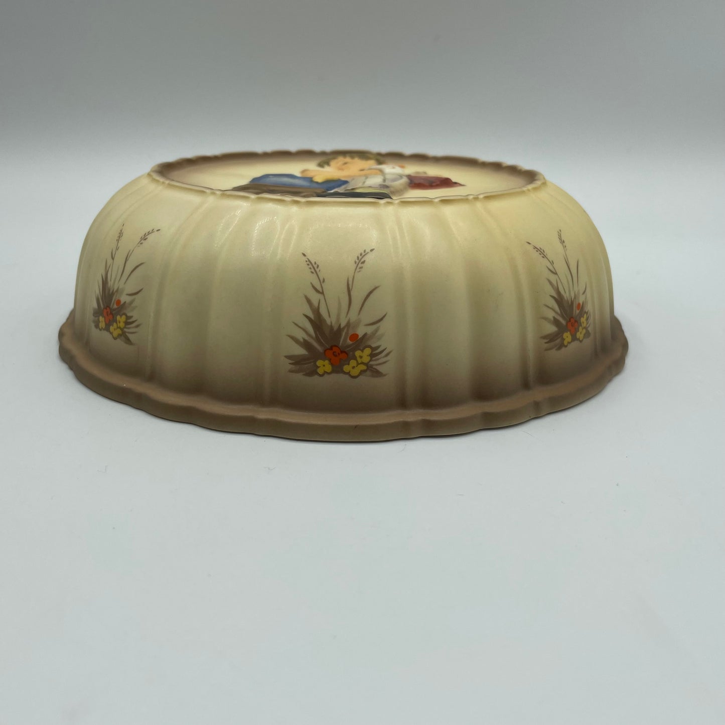 Goebel M.J.Hummel "Baking Day" Kitchen Baking Mold Round