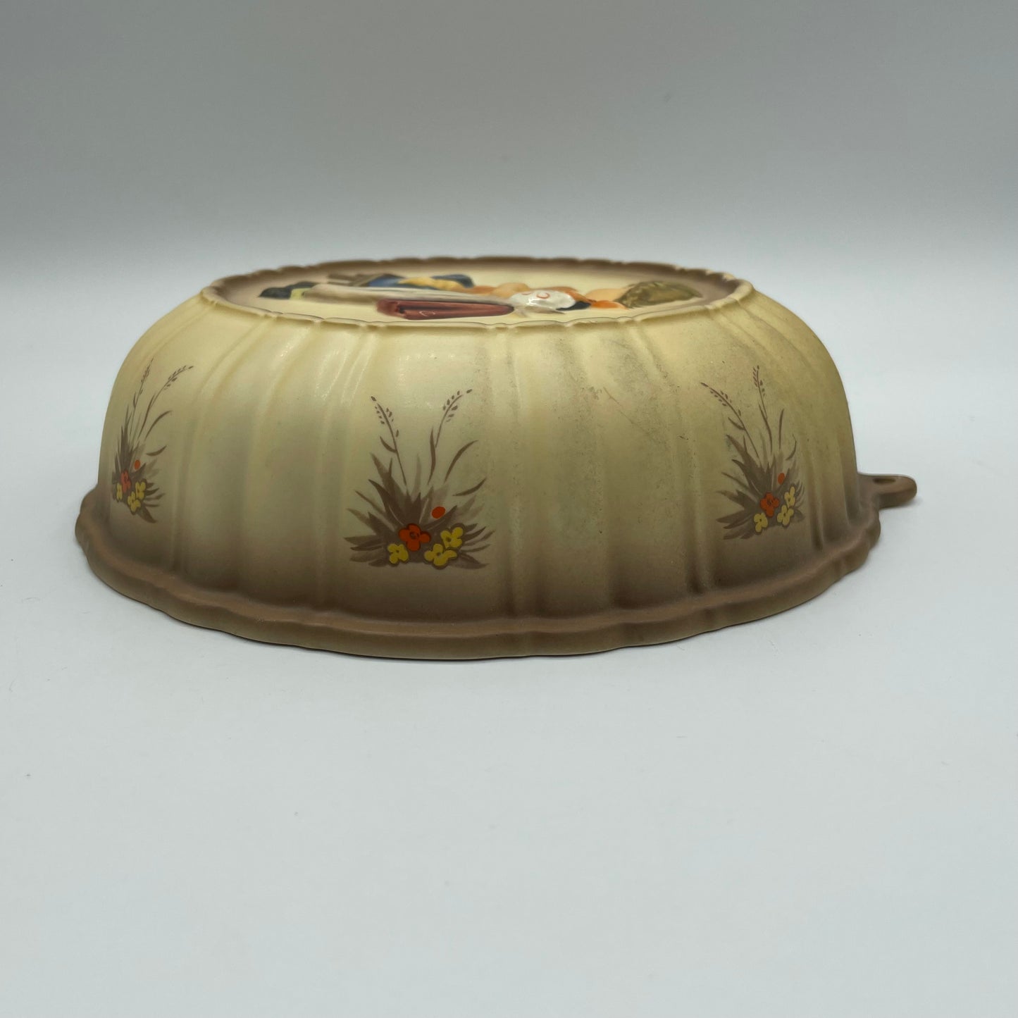 Goebel M.J.Hummel "Baking Day" Kitchen Baking Mold Round