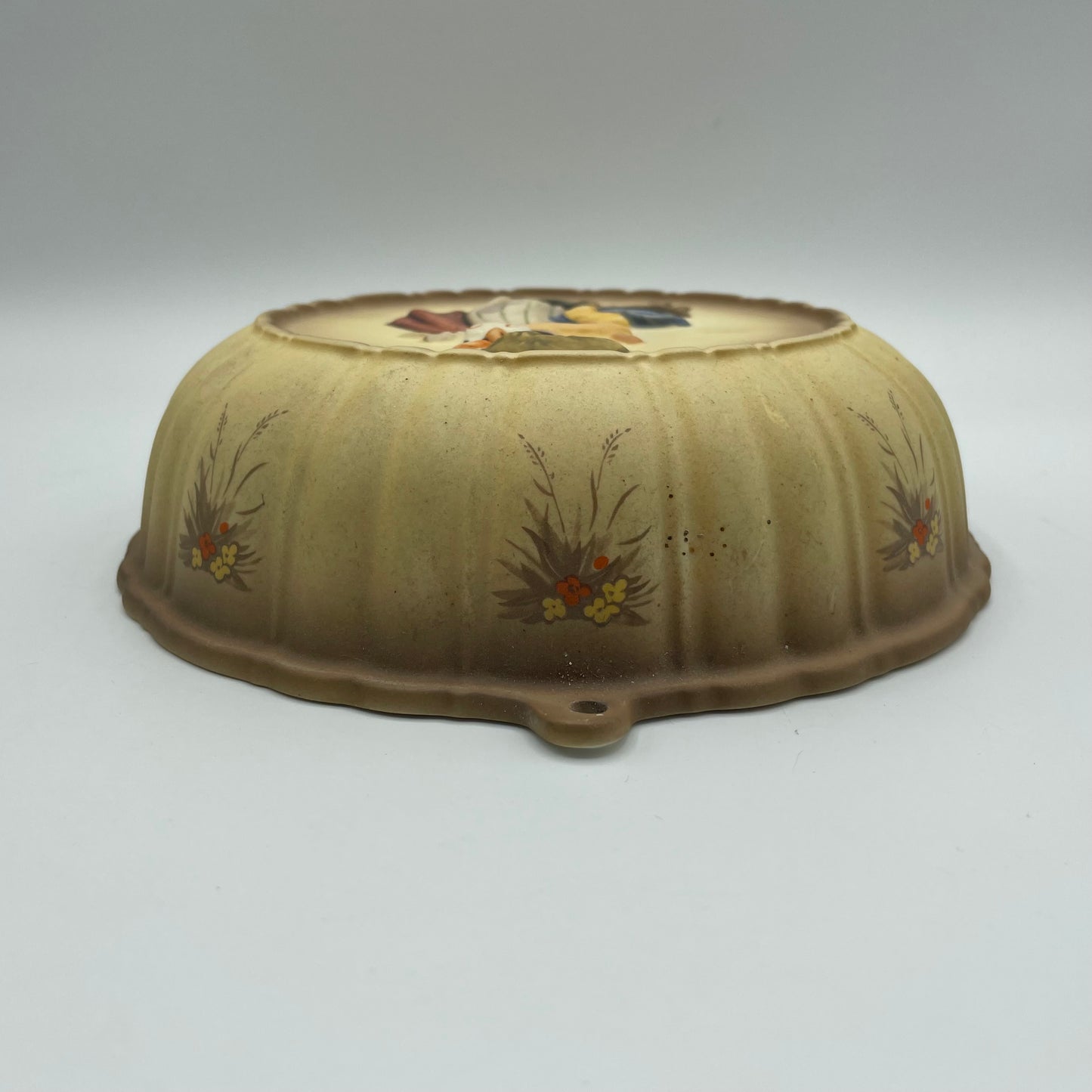 Goebel M.J.Hummel "Baking Day" Kitchen Baking Mold Round