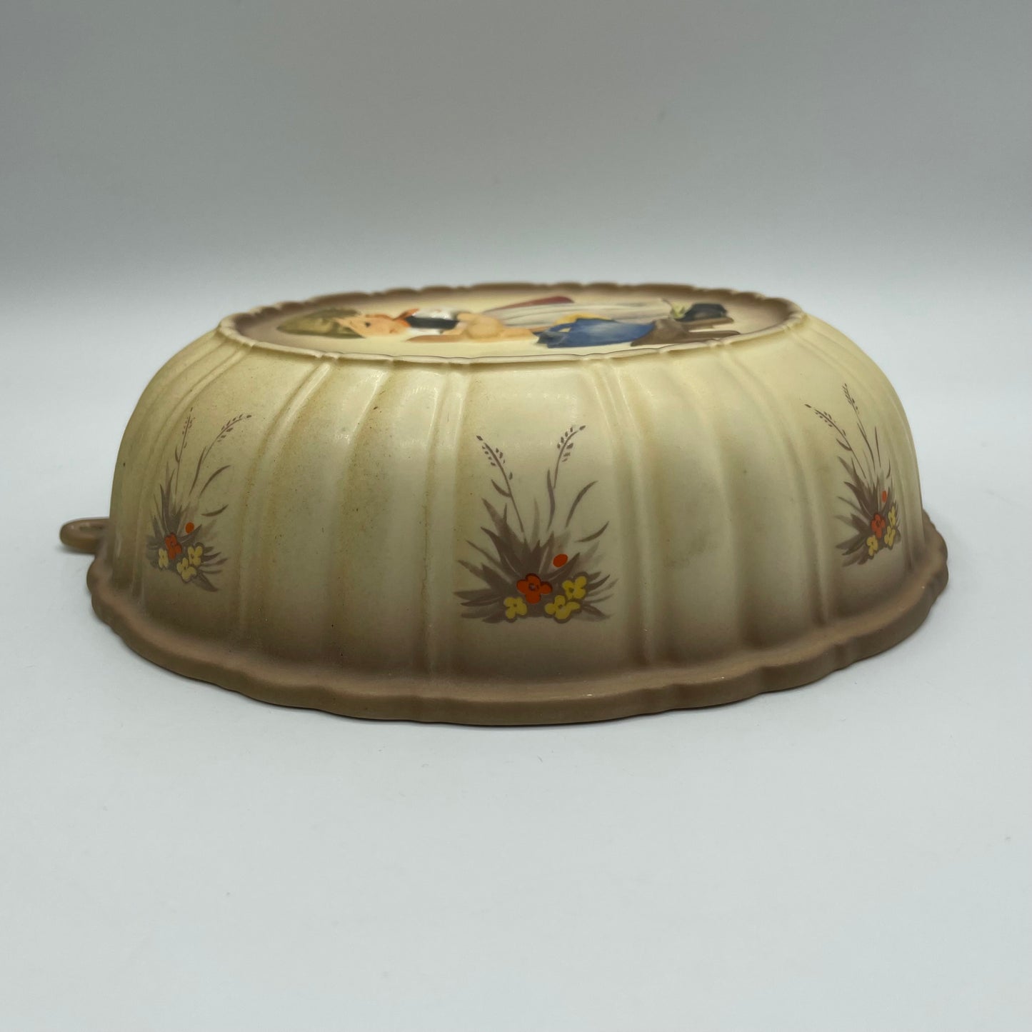 Goebel M.J.Hummel "Baking Day" Kitchen Baking Mold Round