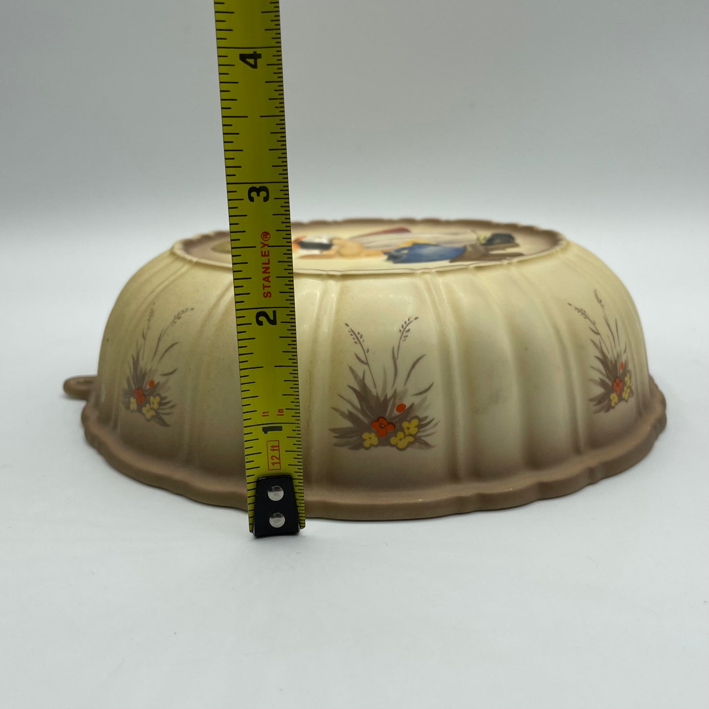 Goebel M.J.Hummel "Baking Day" Kitchen Baking Mold Round