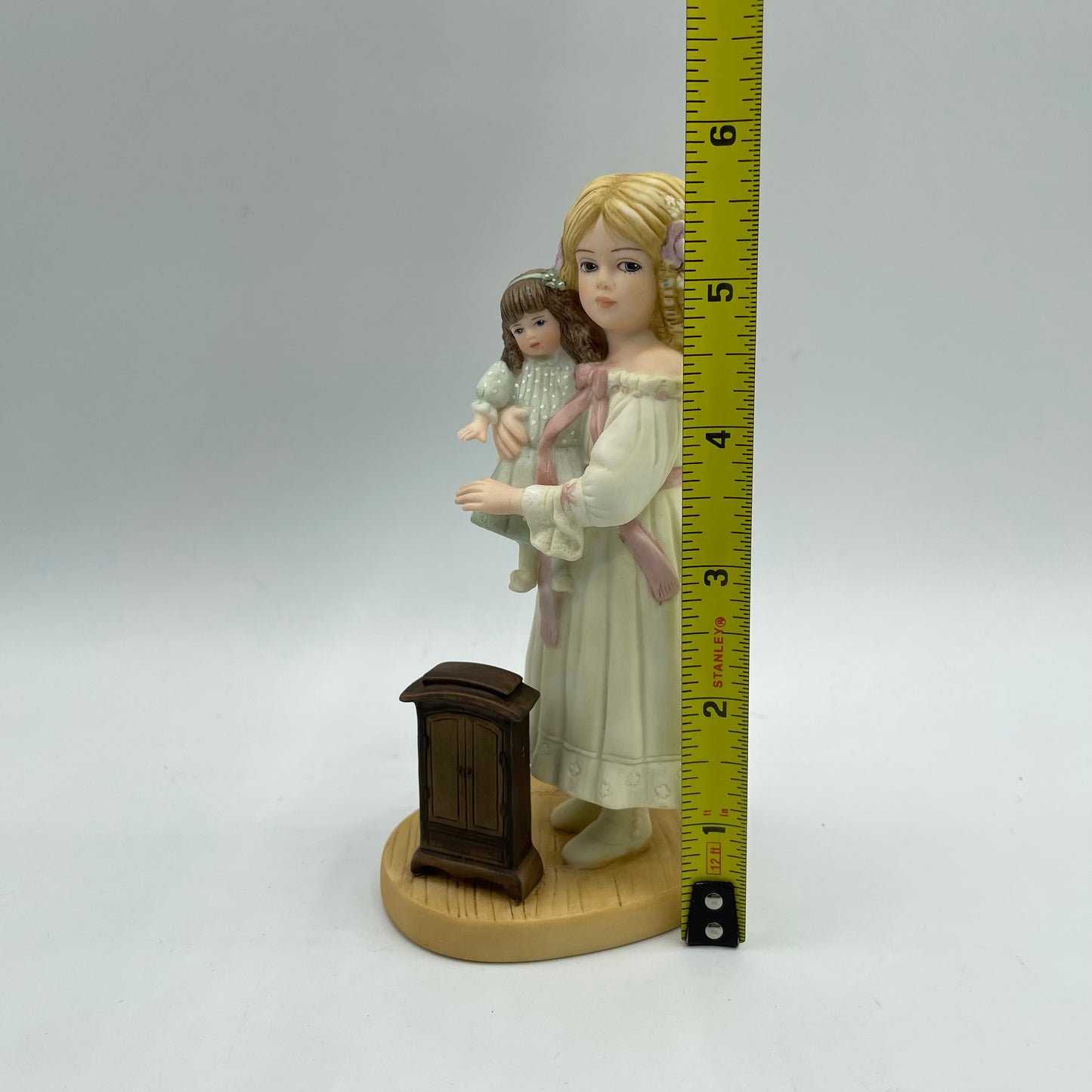 Jan Hagara "Tara" Porcelain Collectors Club Figurine # C22336