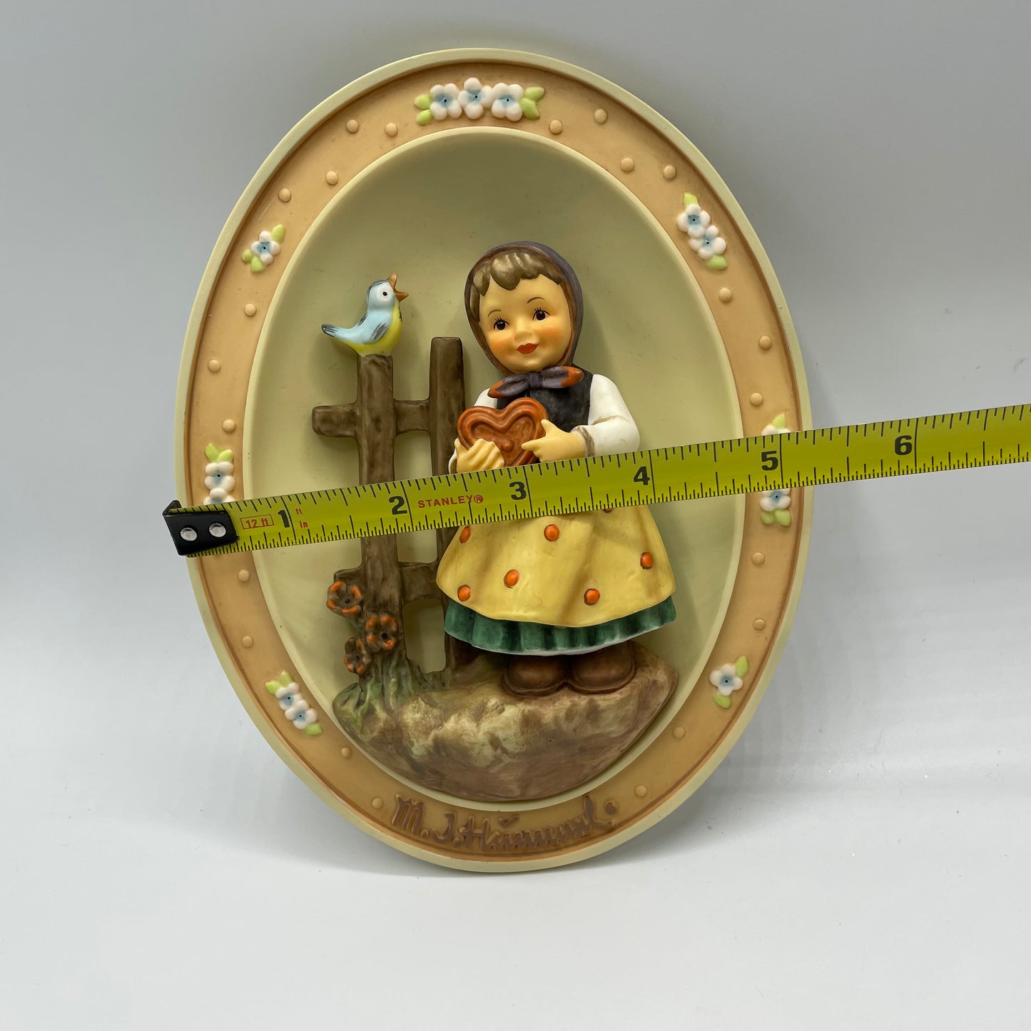 M.J. Hummel Wall Plate "Sweet Greetings" Blossoms in Childhood Series