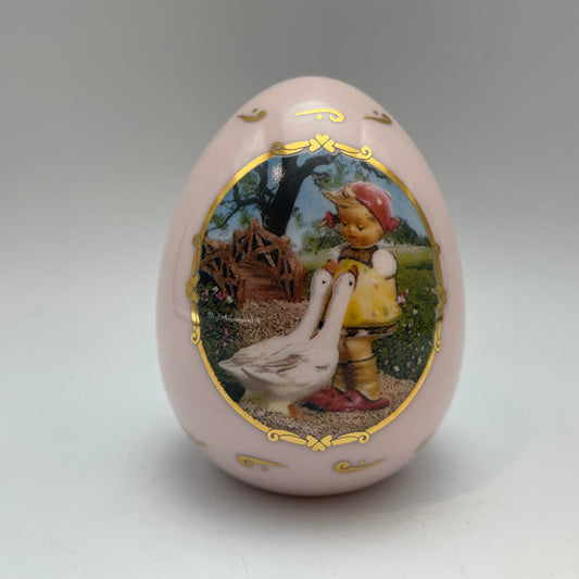 M.J. Hummel Porcelain Egg "Goose Girl" 1993 Danbury Mint