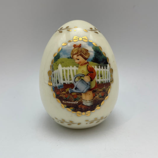 M.J. Hummel Porcelain Egg "Little Gardener" 1994 Danbury Mint
