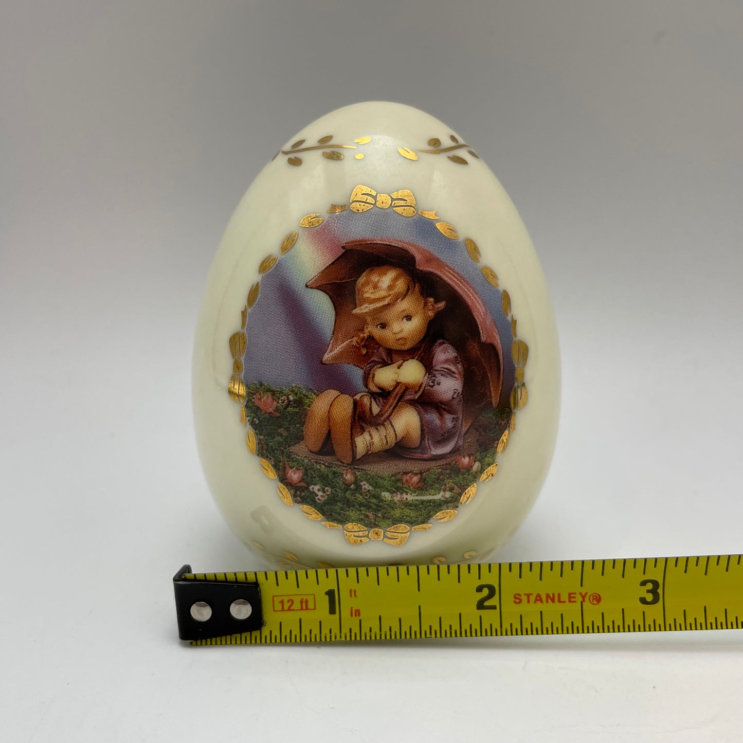 M.J. Hummel Porcelain Egg "Umbrella Girl" 1993 Danbury Mint