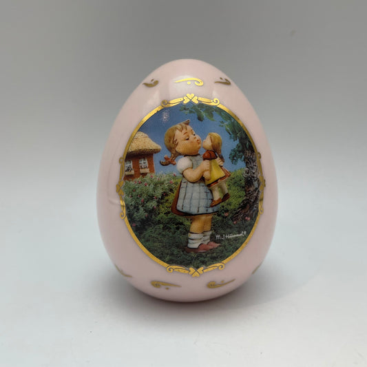 M.J. Hummel Porcelain Egg "Kiss Me" 1994 Danbury Mint