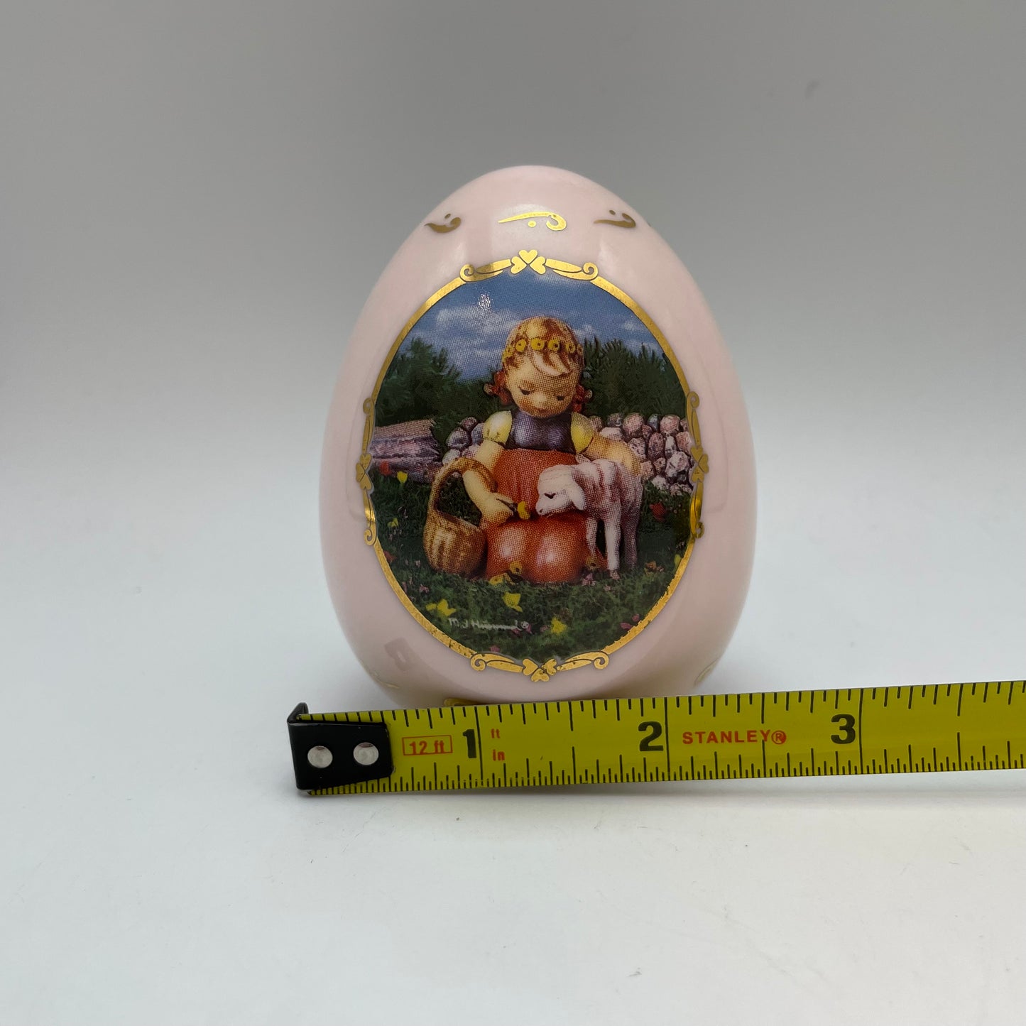 M.J. Hummel Porcelain Egg "Favorite Pet" 1993 Danbury Mint