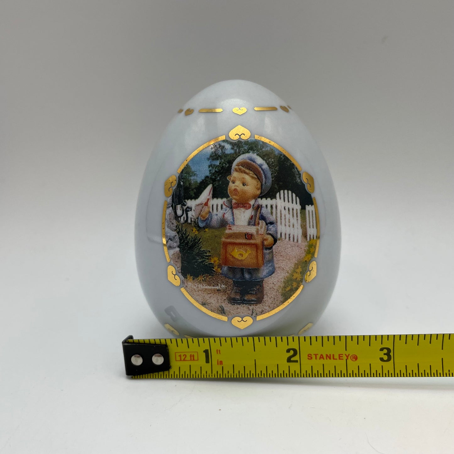 M.J. Hummel Porcelain Egg "The Postman" 1993 Danbury Mint