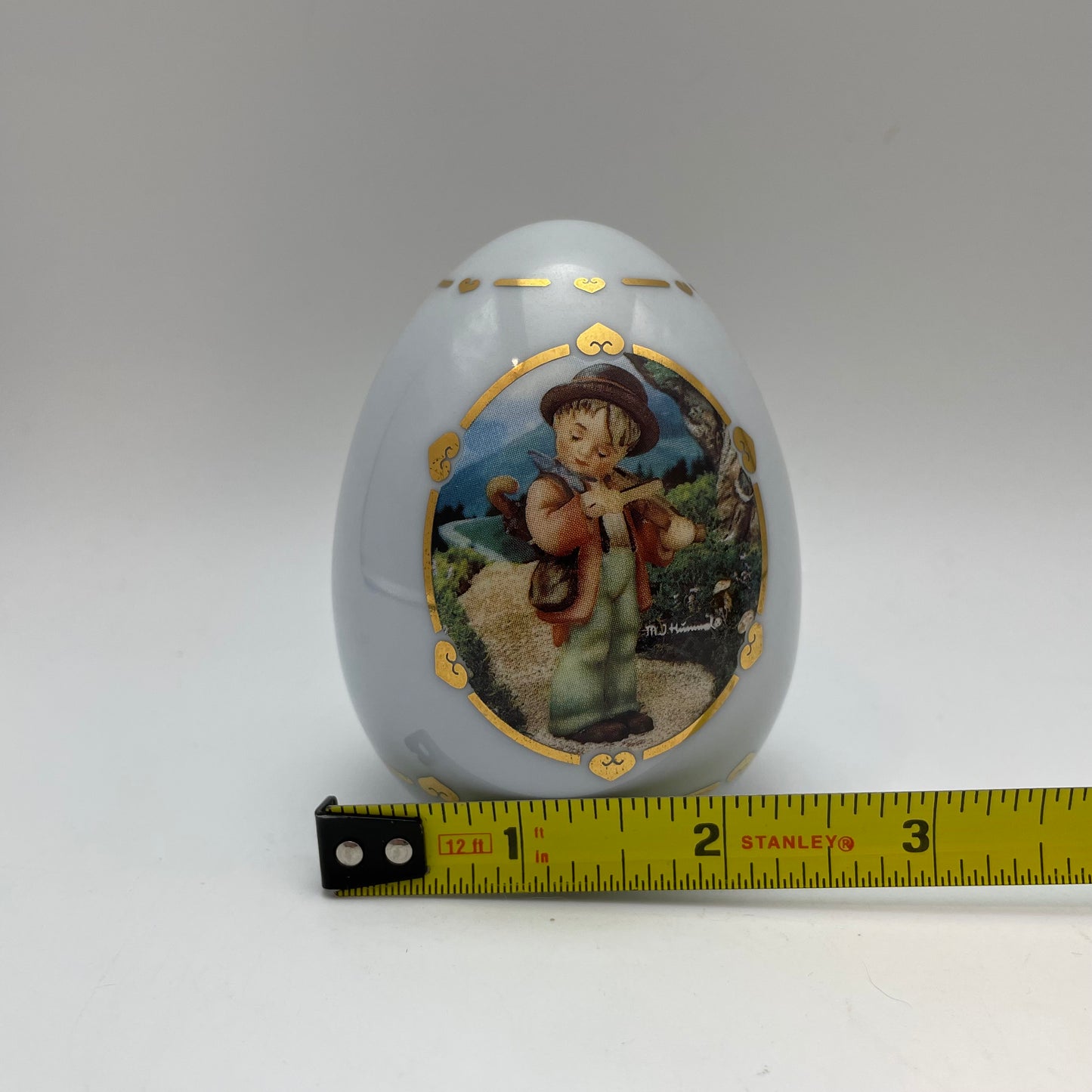 M.J. Hummel Porcelain Egg "Little Fiddler" 1994 Danbury Mint