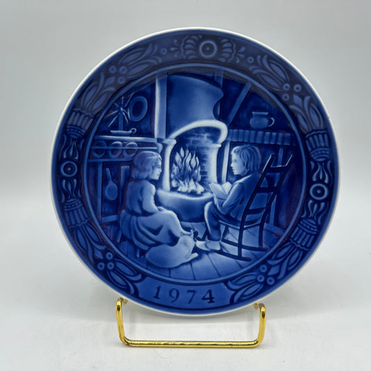 Georg Jenson Royal Copenhagen 1974 Christmas Plate Reading by the Fire