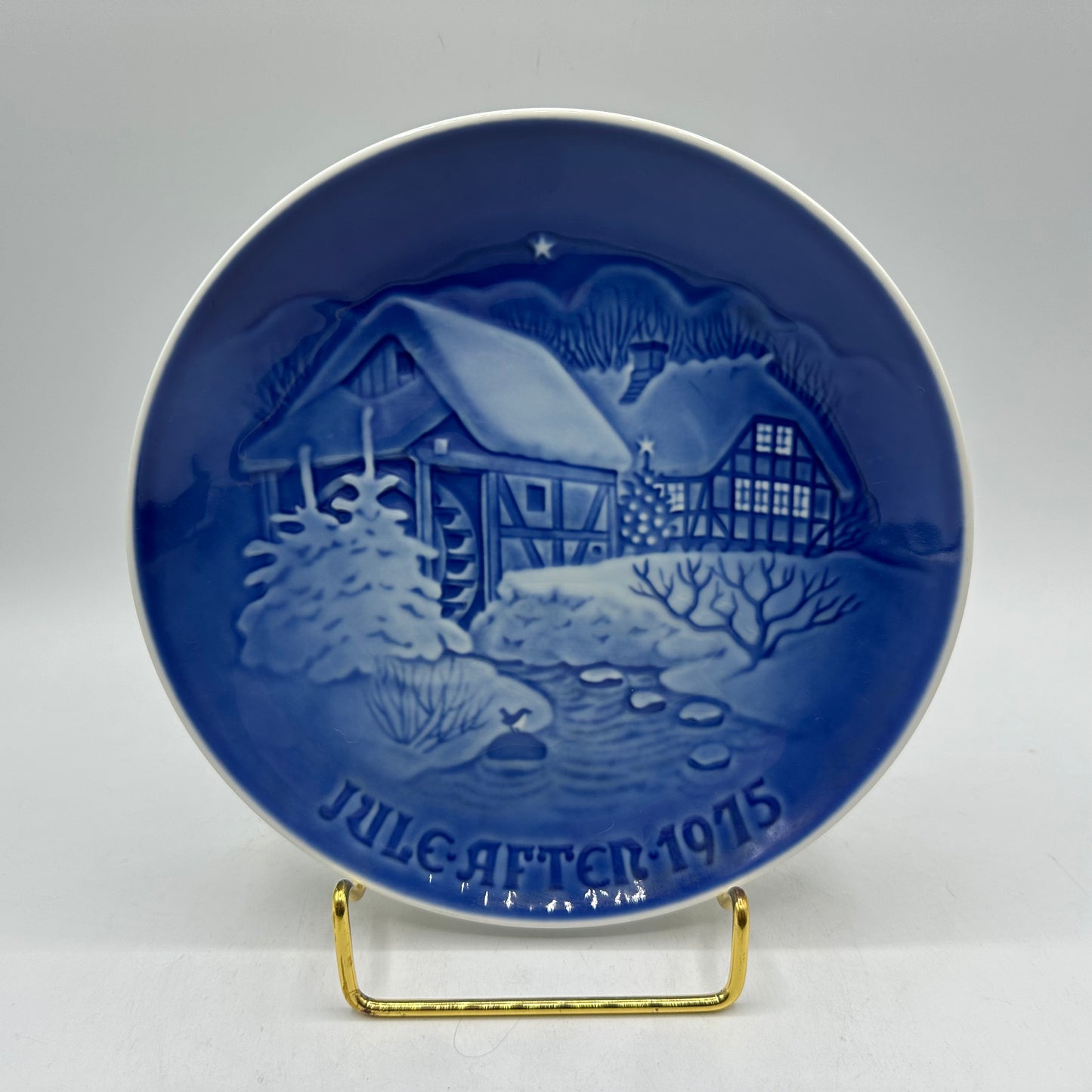 B & G Copenhagen 1975 Christmas at the Watermill Plate Porcelain