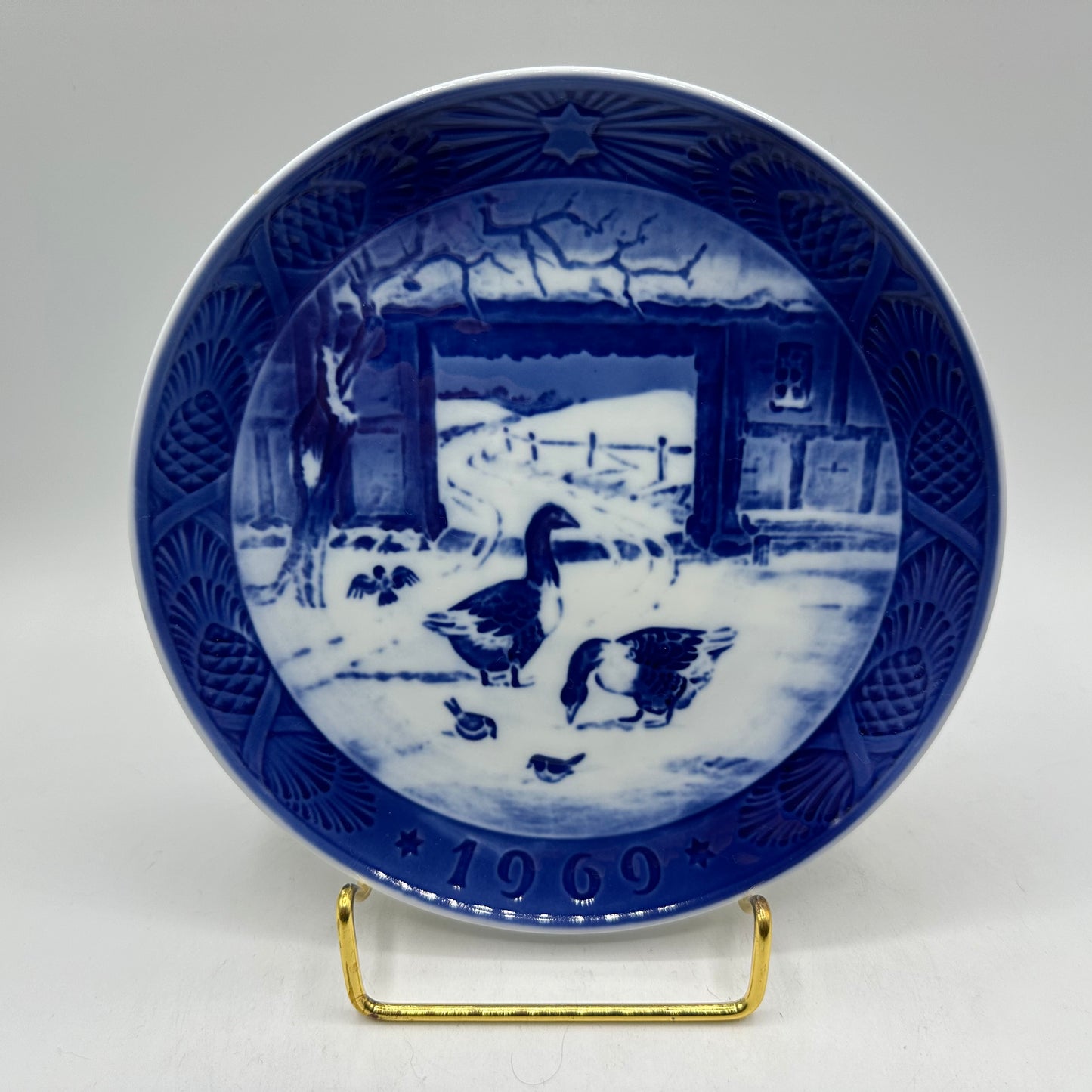 Royal Copenhagen Kai Lange Christmas Plate 1969 In the Old Farmyard