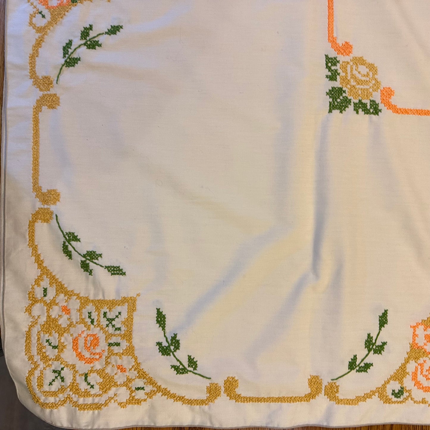 1970s Cross Stitched Floral Pattern Tablecloth, 66 X 50