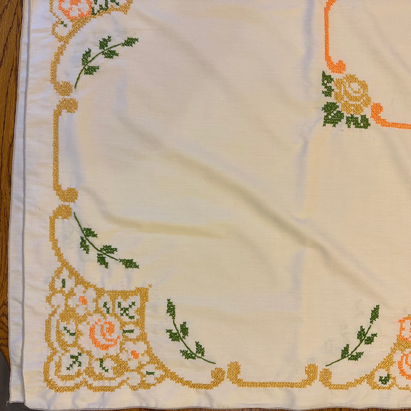 1970s Cross Stitched Floral Pattern Tablecloth, 66 X 50