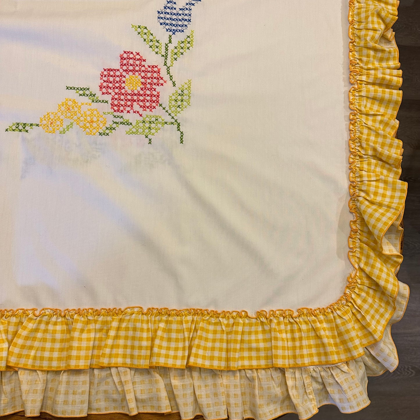 1970s Cross Stitched Floral Pattern Tablecloth, Ruffled Edges, 68 X 50