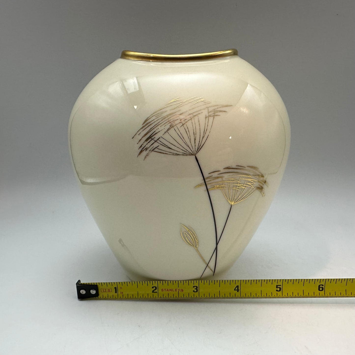 Alka Kurnst Vase Fold Floral Design, Bavaria
