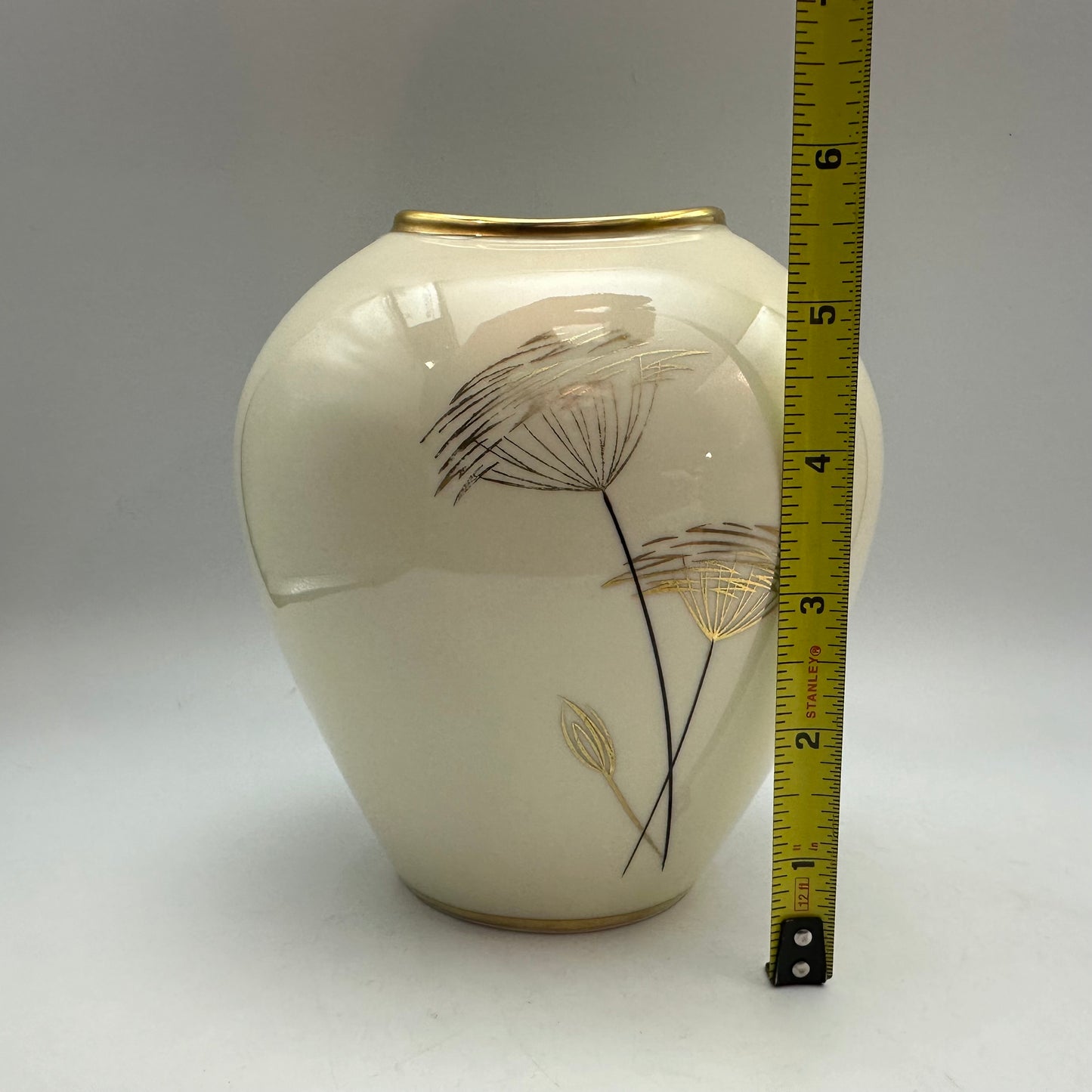 Alka Kurnst Vase Fold Floral Design, Bavaria