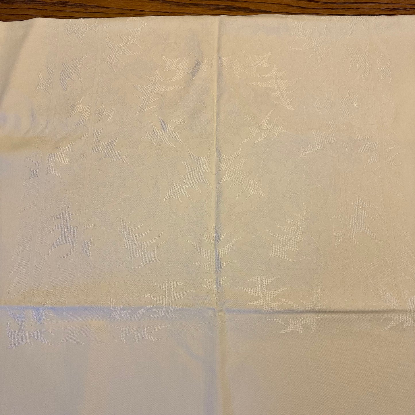 Light Green Damask Tablecloth, 70 X 53, Leaf design