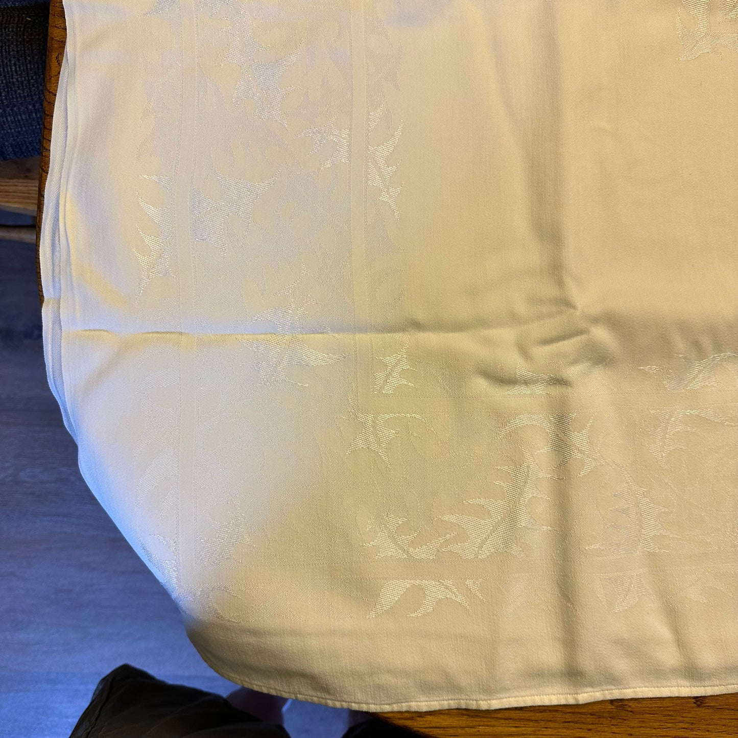 Light Green Damask Tablecloth, 70 X 53, Leaf design