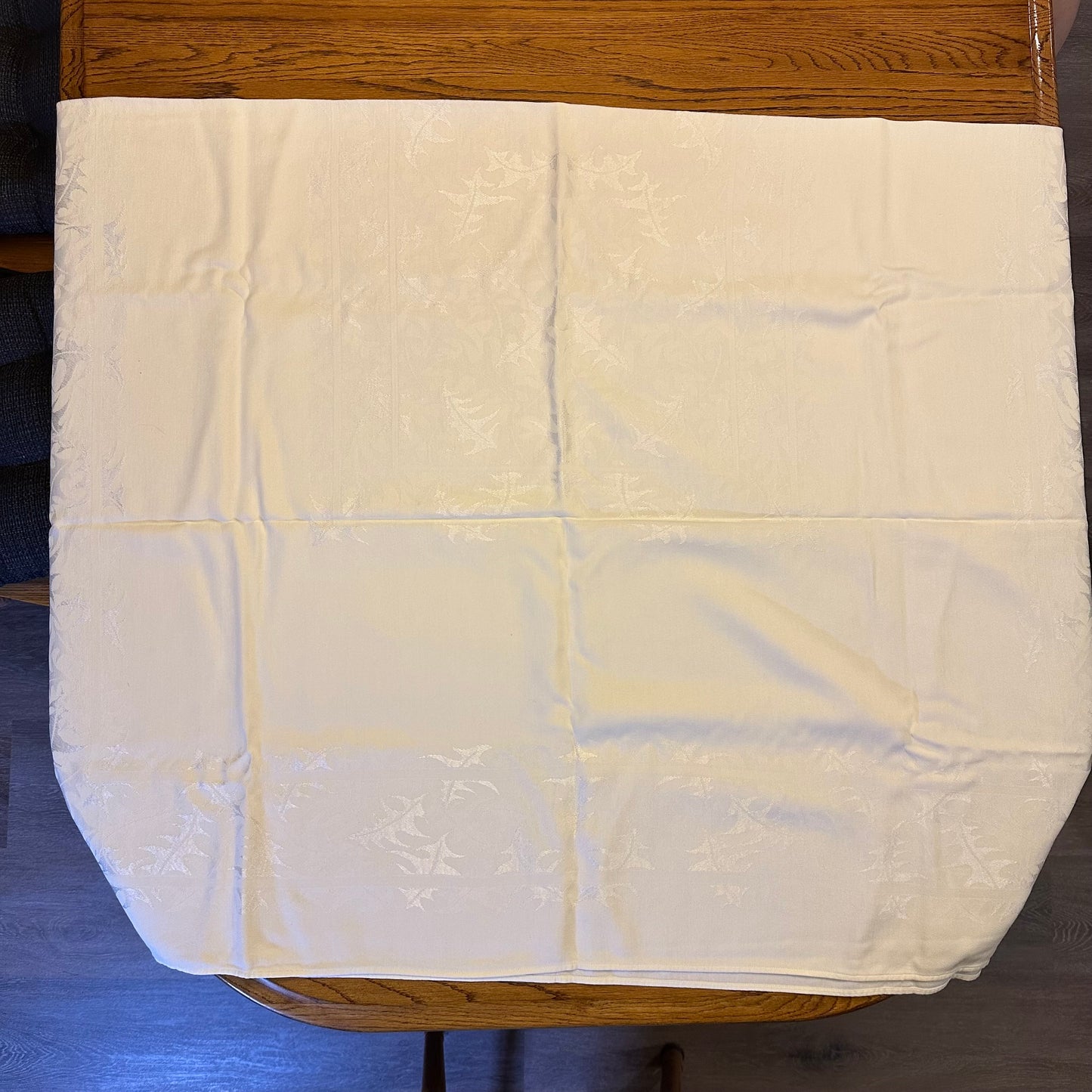 Light Green Damask Tablecloth, 70 X 53, Leaf design