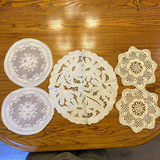 Doilies, Mixed Lot of 5