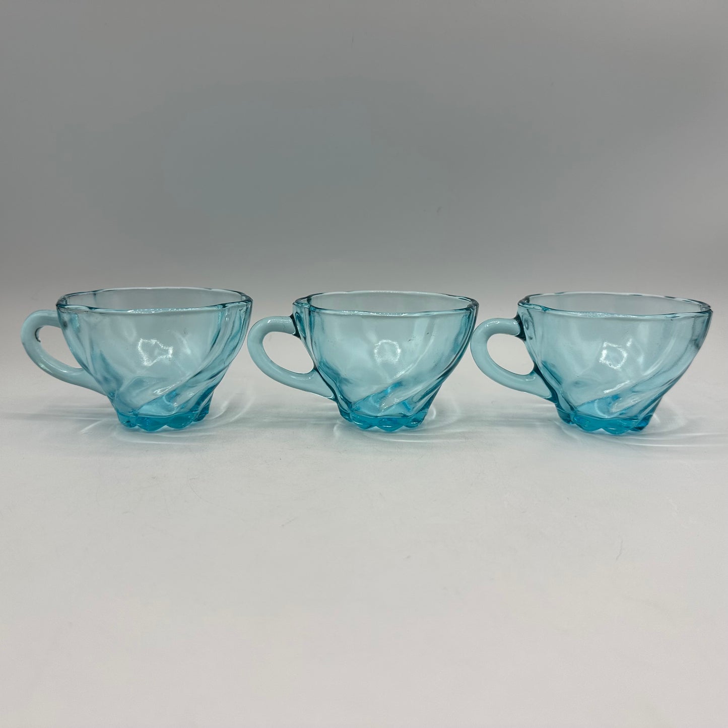 Hazel Atlas Capri Seashell Cups, Set of 3