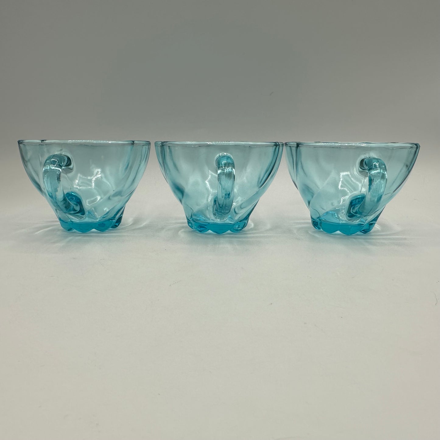 Hazel Atlas Capri Seashell Cups, Set of 3