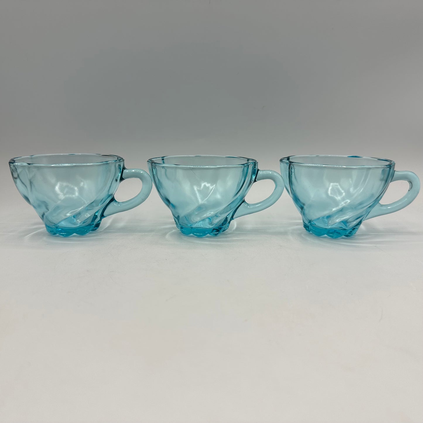 Hazel Atlas Capri Seashell Cups, Set of 3