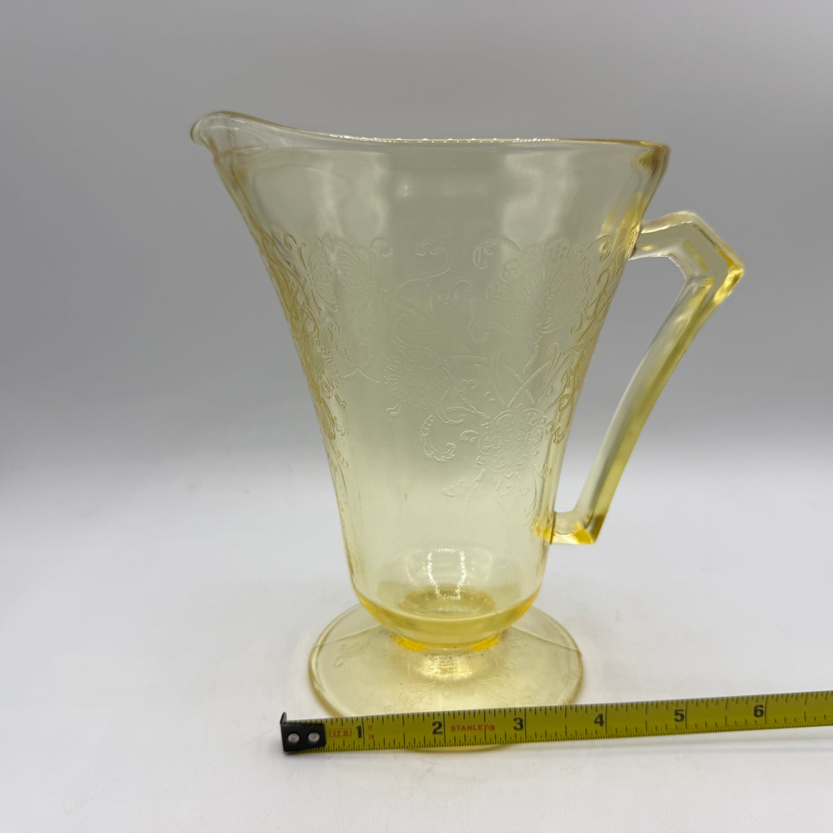 Hazel Atlas Florentine 2 (Poppy) Pitcher, Yellow (28oz)