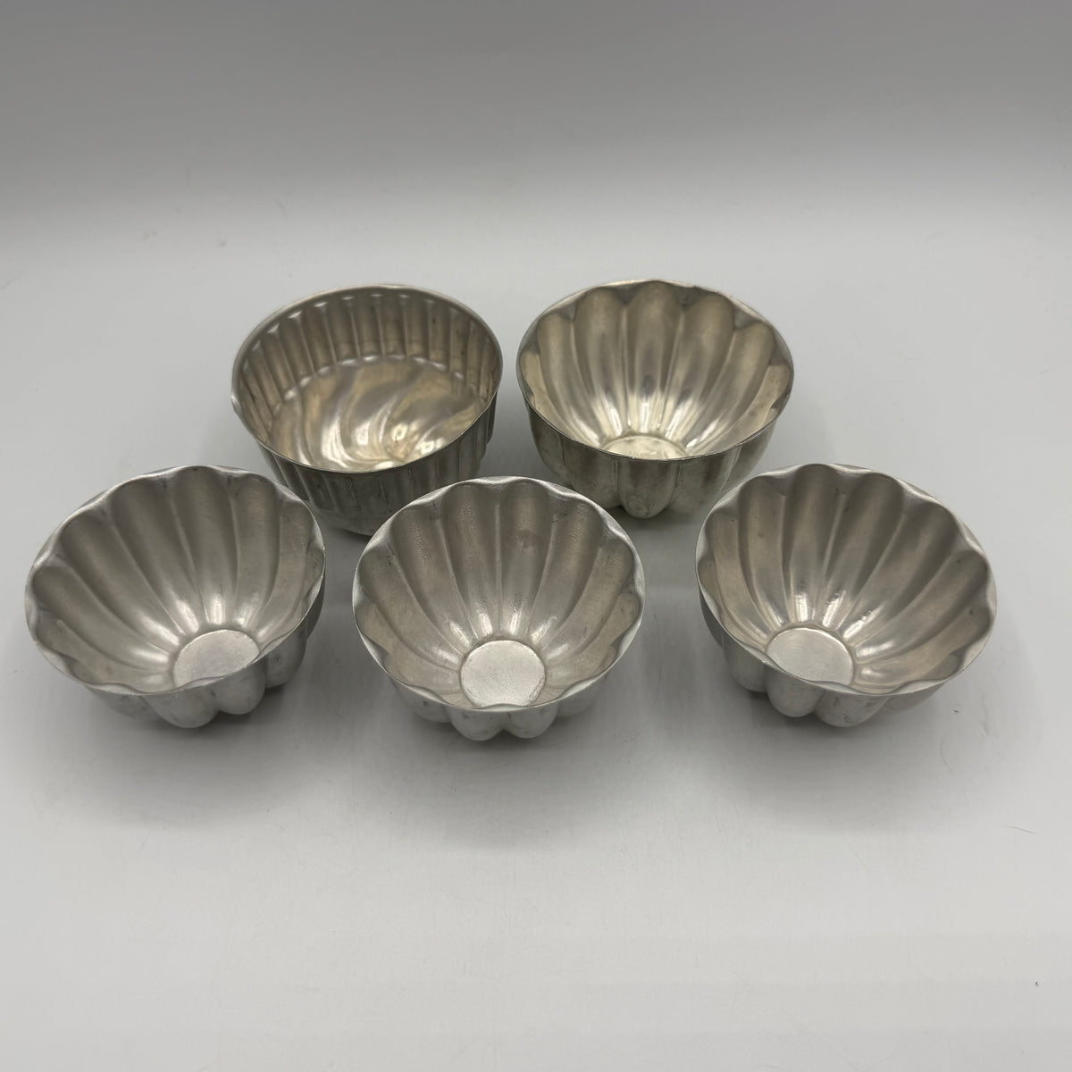 Assorted Aluminum molds, Lot of 5