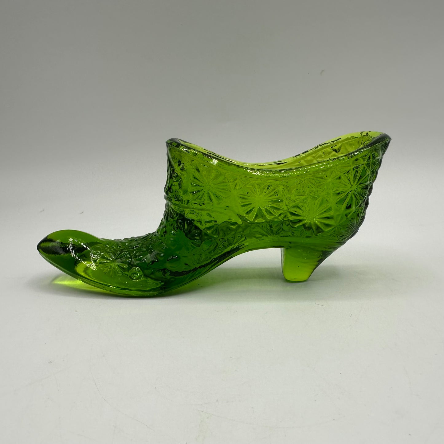 L.E. Smith Glass Slipper Green with Daisy & Button Pattern