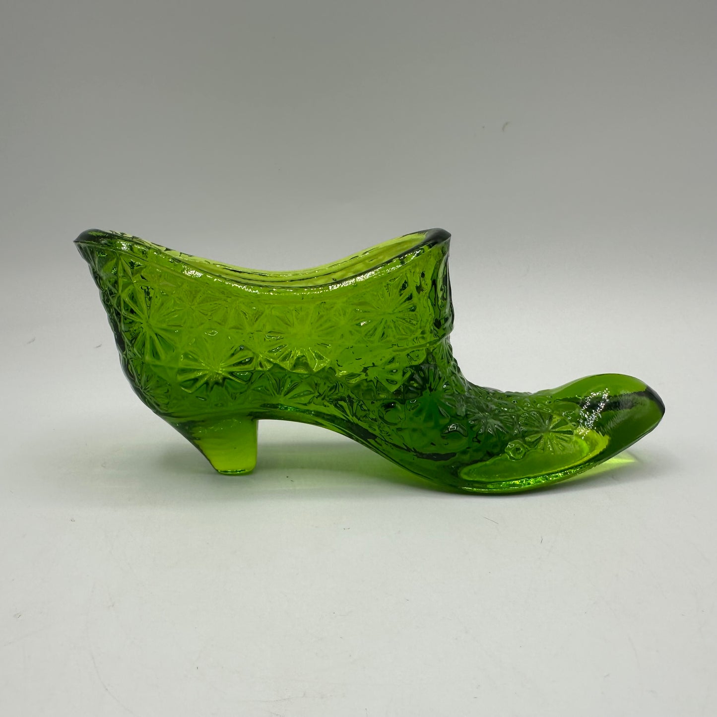 L.E. Smith Glass Slipper Green with Daisy & Button Pattern