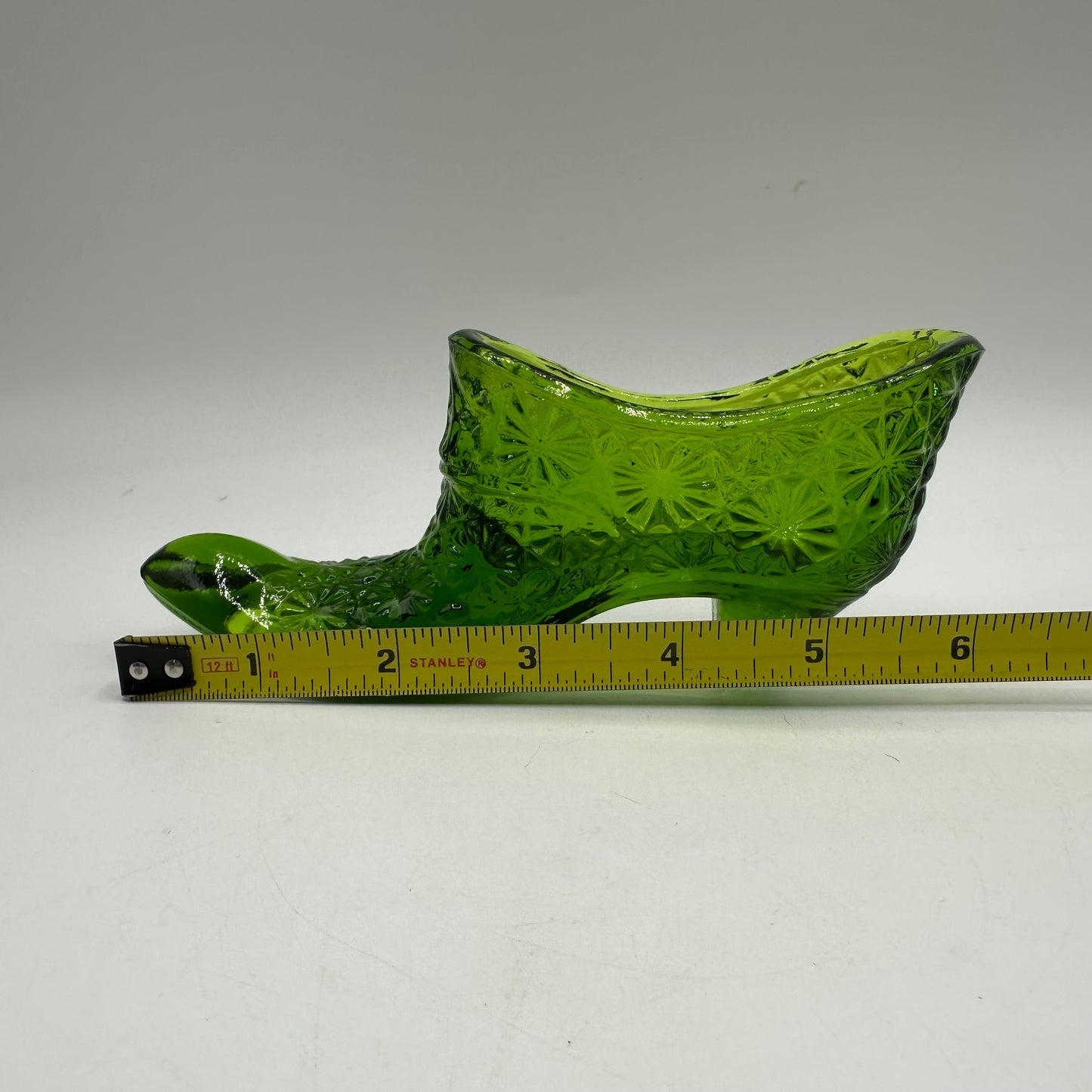 L.E. Smith Glass Slipper Green with Daisy & Button Pattern
