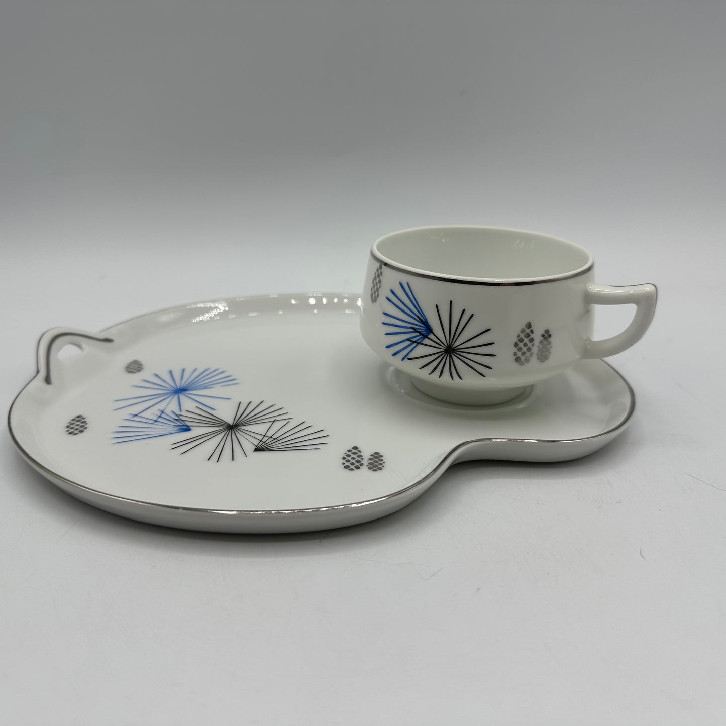 Arita Snack Plates with Cups, MCM Pattern